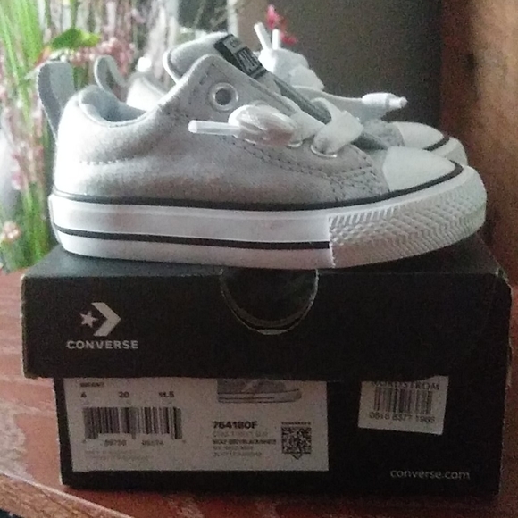 NEW Converse - Picture 1 of 4